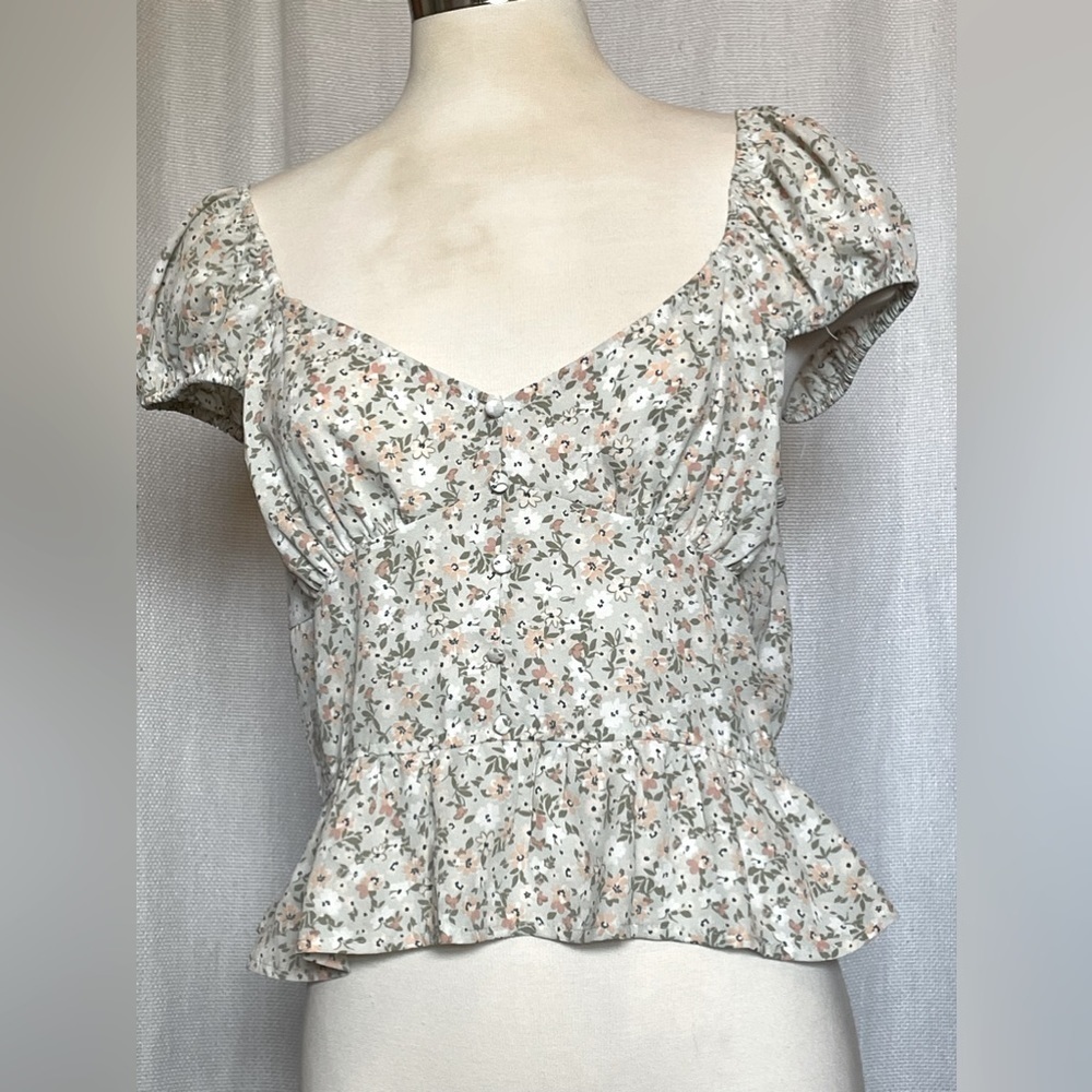 NWT E&M dainty floral top - Picture 1 of 5